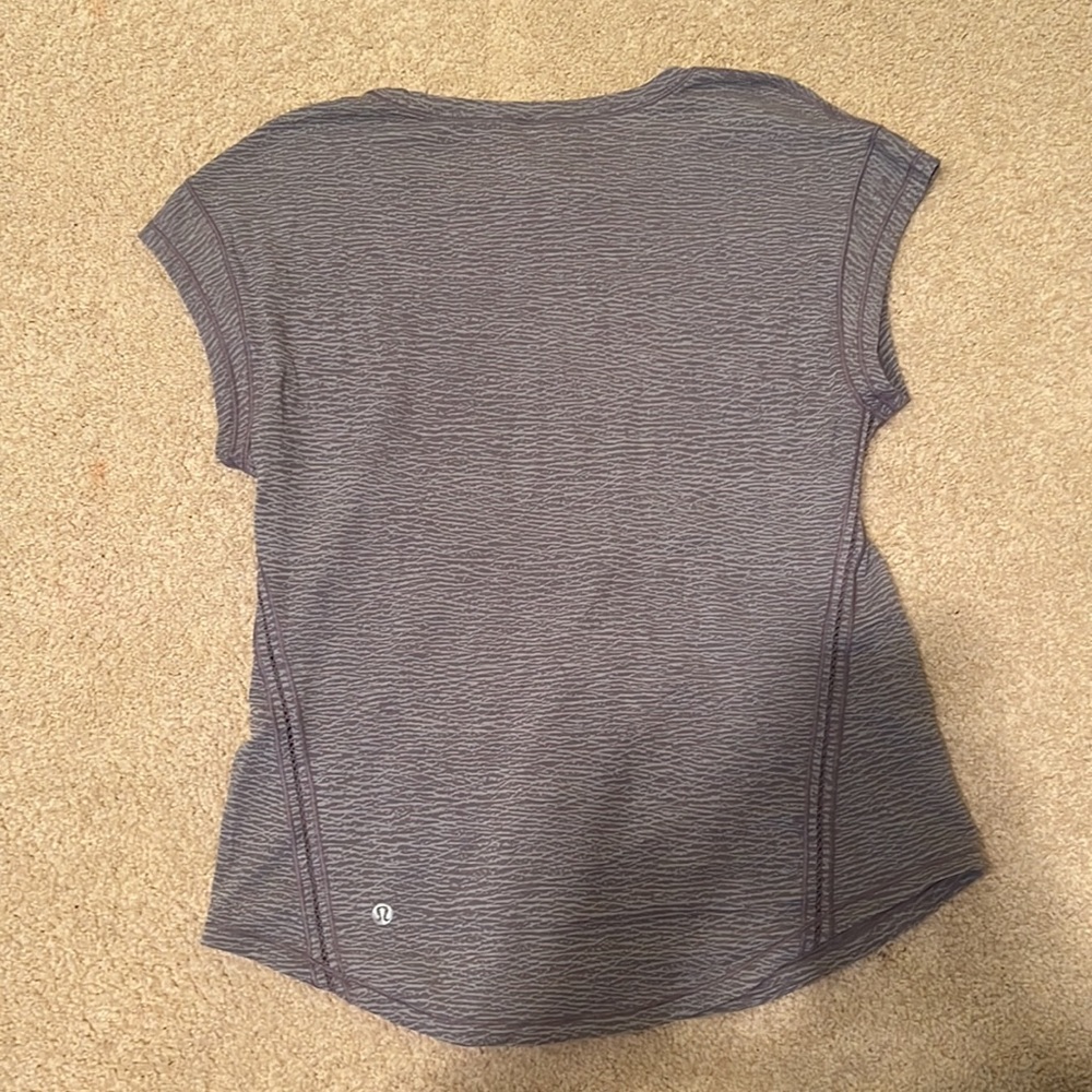 Lululemon gray patterned tee - Picture 2 of 3